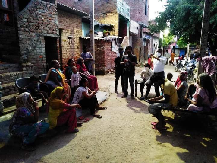 Jan_Swasthya's tweet photo. बीते 19 जून को जन स्वास्थ्य अधिकार मुहिम के तहत मेट्रो विहार में गली कमिटी की मीटिंग की गई।
#NationalizeHealthCare
#NationalizePrivateHospitals
#BuildOxygenPlants
#NationalizePathLabs https://t.co/5xy20Axb28