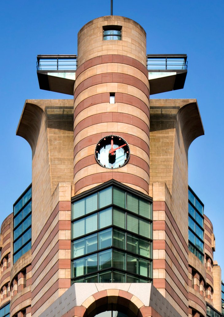openhouselondon's tweet image. Did you know the clock on James Stirling&apos;s Number One Poultry is actually a window overlooking bank junction? (📸 Alan Williams)