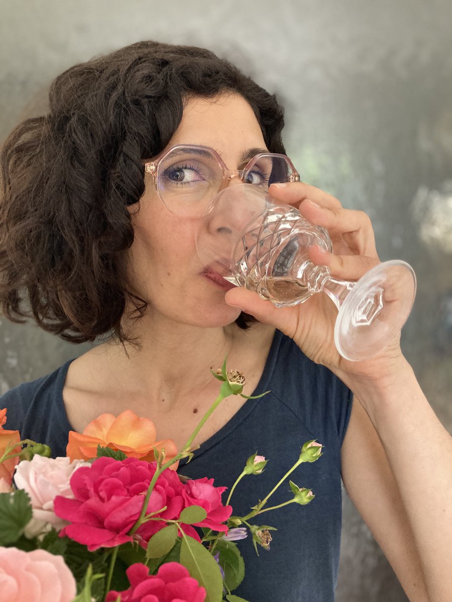 jetzt auch mit blumen
bachmannpreisträgerin 2021
⁦@EbrahimiNava⁩ 
#tddl
#tddl21