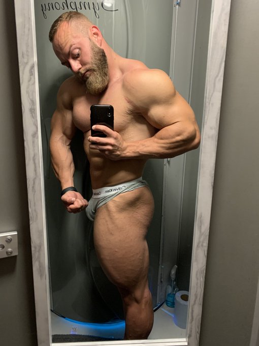 54K thank you for all the follows guys 🖤💪 https://t.co/JOwgqbFkkx https://t.co/5ByYMqqEHp