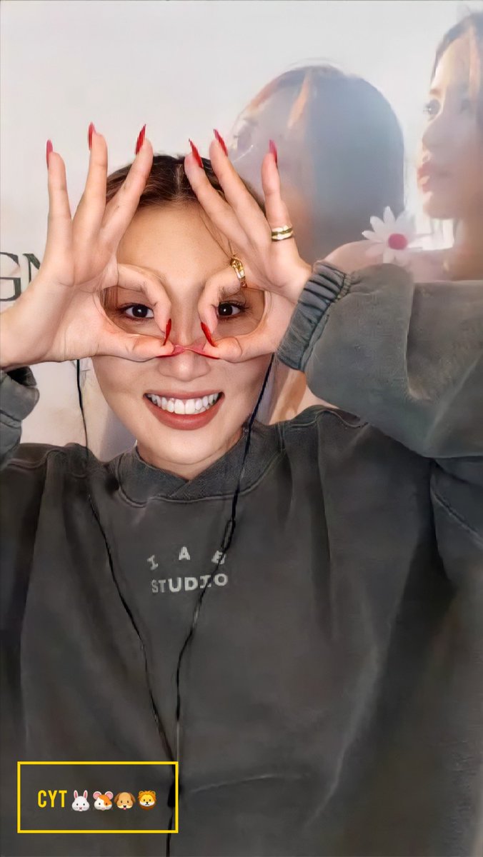 CytMooMoo's tweet photo. 210620 My Music Taste Fansign

🧚🏻‍♀️Ending fairiessss🧚🏻‍♀️

#마마무 #MAMAMOO 
#솔라 #문별 #휘인 #회사
#SOLAR #MOONBYUL 
#WHEEIN #HWASA https://t.co/ZpqxGbDptB
