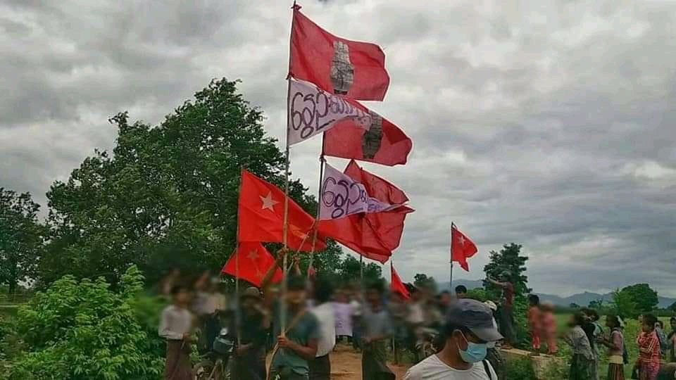 swlwin's tweet photo. Farmer who want #democracy staged a protest against SAC(military regime) in Mattaya tsp in Myanmar on 20 June.

#WhatsHappeningInMyanmar 
#MilkTeaAlliance 
#OurGovernmentNUG 
#June17Coup https://t.co/0dk74xx15j