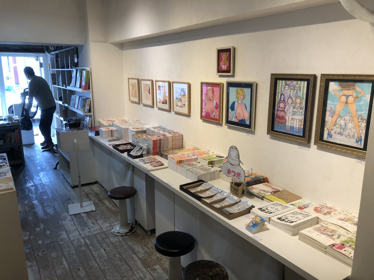 きのう初日を終えた #moinmoin2展、自分は仙台に帰ってますが、展示会はビリケンギャラリーさんにて7月4日まで続きます。23日から作品の通販も始まる予定です(詳しくは@BILLIKENSHOKAI へ)。常設スペースは古いおもちゃやマニアックなグッズがあり楽しい空間。自分はつげ義春缶バッチを買いました。 