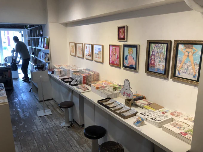 きのう初日を終えた #moinmoin2展、自分は仙台に帰ってますが、展示会はビリケンギャラリーさんにて7月4日まで続きます。23日から作品の通販も始まる予定です(詳しくは@BILLIKENSHOKAI へ)。常設スペースは古いおもちゃやマニアックなグッズがあり楽しい空間。自分はつげ義春缶バッチを買いました。 
