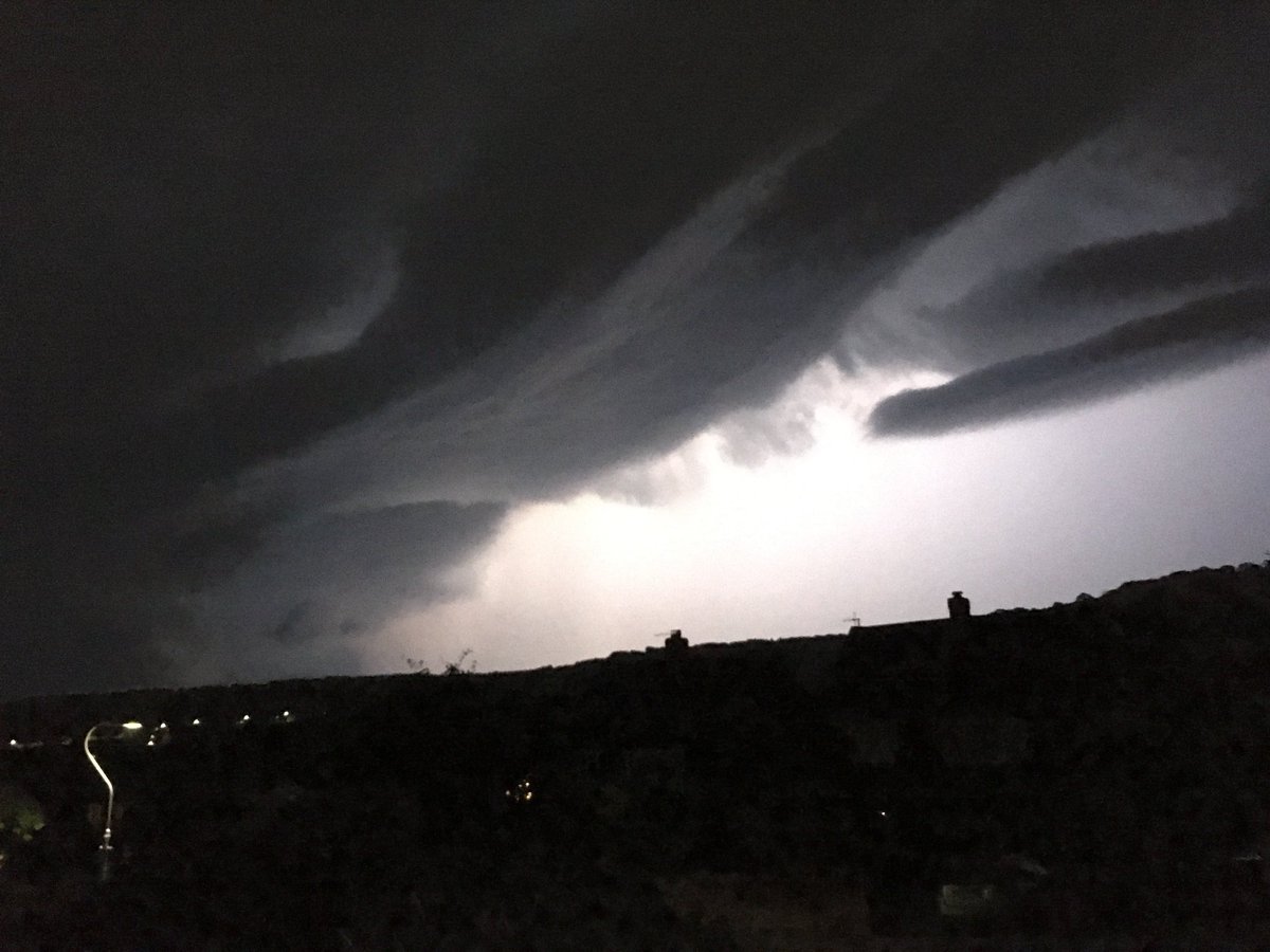 TommiesGuides's tweet photo. Night of 18th June 2019 #BigStorms https://t.co/3SYJGtYbYM