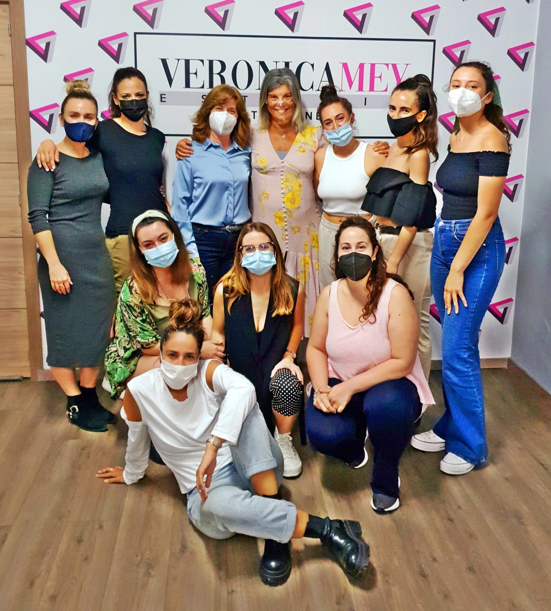 VMeyEstudio's tweet photo. Qué entrenamiento de #Interpretación y #Casting más exhaustivo y gozoso hemos vivido con LAURA CEPEDA @GolferichsLaura #DirectoraDeCasting en @VMeyEstudio #Madrid del 14 al 18 de Junio 2021. ¡¡Muchas GRACIAS, Laura, y a estas #actrices maravillosas!! #veronicameyestudio 💖🎬🤩 https://t.co/tS879z9uDt