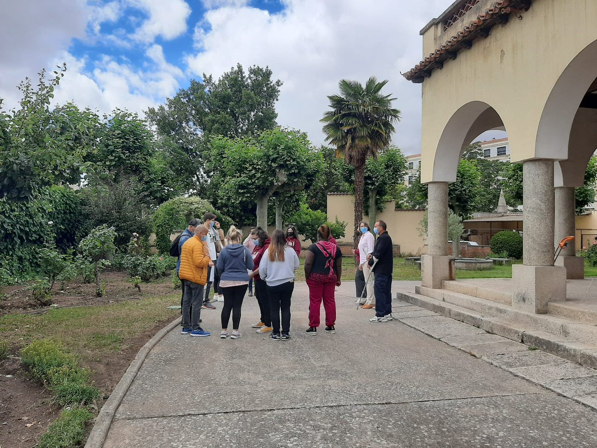 molokaisscc's tweet photo. CIERRE PÁNDANO ‼️🫀🍀

Ayer nos volvimos a reunir, pero esta vez compartimos y recordamos todo lo vivido durante este curso, tanto en las salidas como en las recogidas 🌳

Deseando volver a juntarnos. Gracias a cada uno de vosotros por el día de ayer ❤️

#Pandano #Molokai https://t.co/dFR412dCOR
