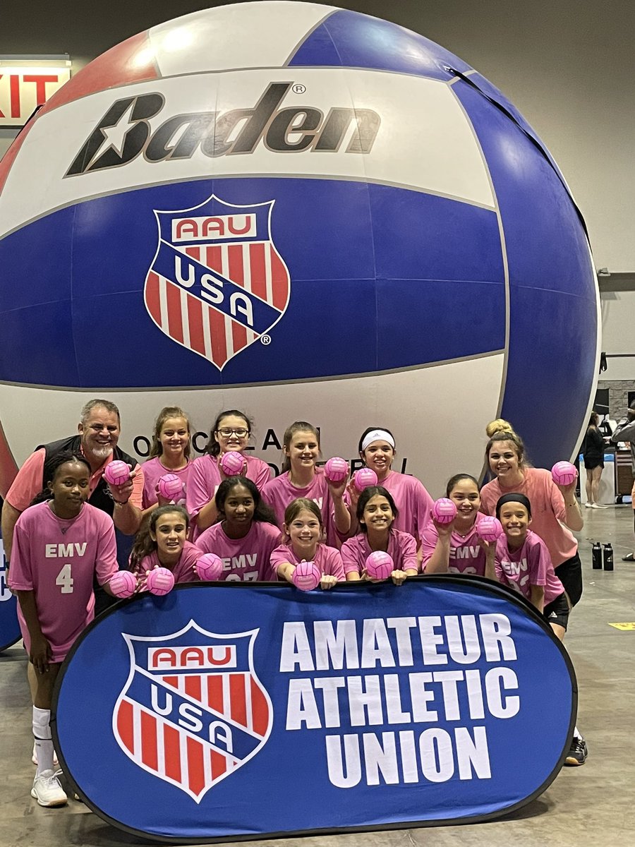 Great day @AAUVolleyball for EMV 12s.  We are learning so much and these girls are so much FUN.  Had a great @DigPink day. Thank you @badenvolleyball for making it extra special.  @VballEagle