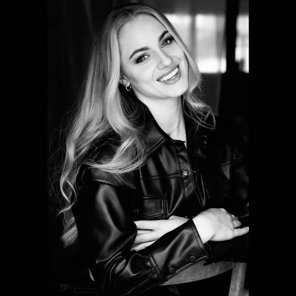 ch_foto's tweet photo. Ana #pictureoftheday #photooftheday #portraitphotography #portraitmood #portraitpage #portraitvision #bnw #bnwswitzerland #bnw_addicted #model @anamxrkovic #thankyou #photographer #mrfoto #switzerland #wp @fujifilm_ch #fujixt4 #fuji56mm #fujilove #fujife… https://t.co/fqEe4VXeO2 https://t.co/TftYv7ITXj