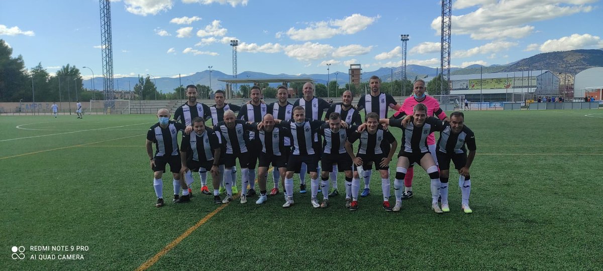 AytoRioseco's tweet photo. ⚽️ El #CDRioseco Veteranos se proclama campeón del Torneo Veteranos Comunidad de Madrid tras ganar 3-4 al Veteranos Leganés con goles de Ángel, Chema y Paco x2. ¡¡Felicidades!! #RiosecoEsDeporte https://t.co/Oo1dNvS6Lx