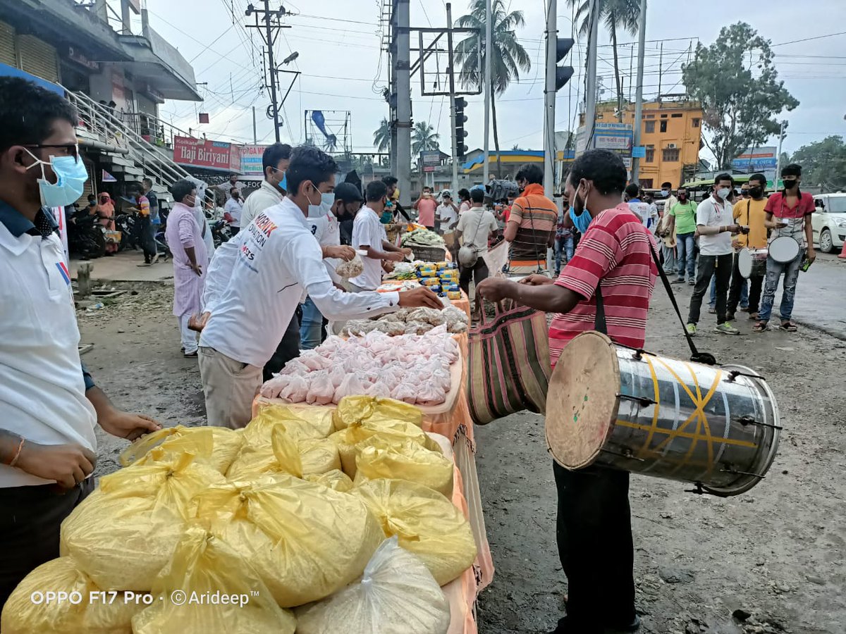 PhoenixFounda14's tweet photo. Today programme with our beloved drummers.
Present IC Maynaguri -BHUSAN CHETRI Sir 🙏
#social_worker
#food_distribution 
PHOENIX FOUNDATION https://t.co/xV7B0LfMs6