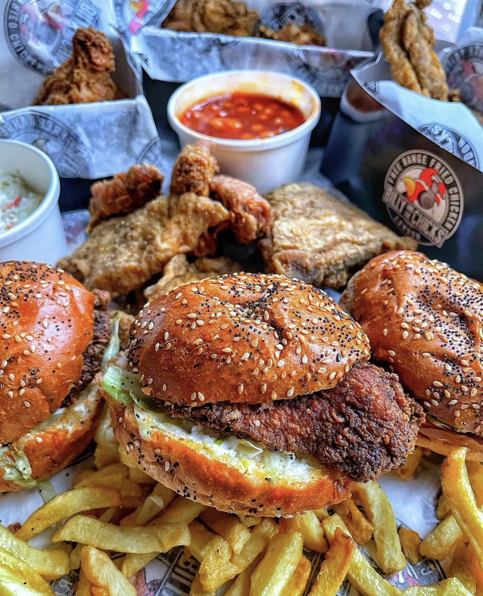 Sunday Scaries calls for chicken that's CRUNCHY, TENDER, FREE RANGE + HALAL 🍗🤤🍗
Tag a friend who you'd share this with 👇

Photo: <a href="/halalfoodlondon/">Halal Food London</a>
