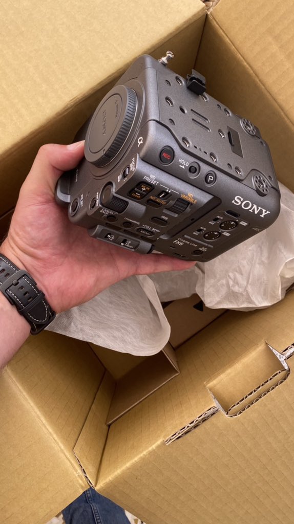 واخيرا وصلت اول كاميرا السينمائية