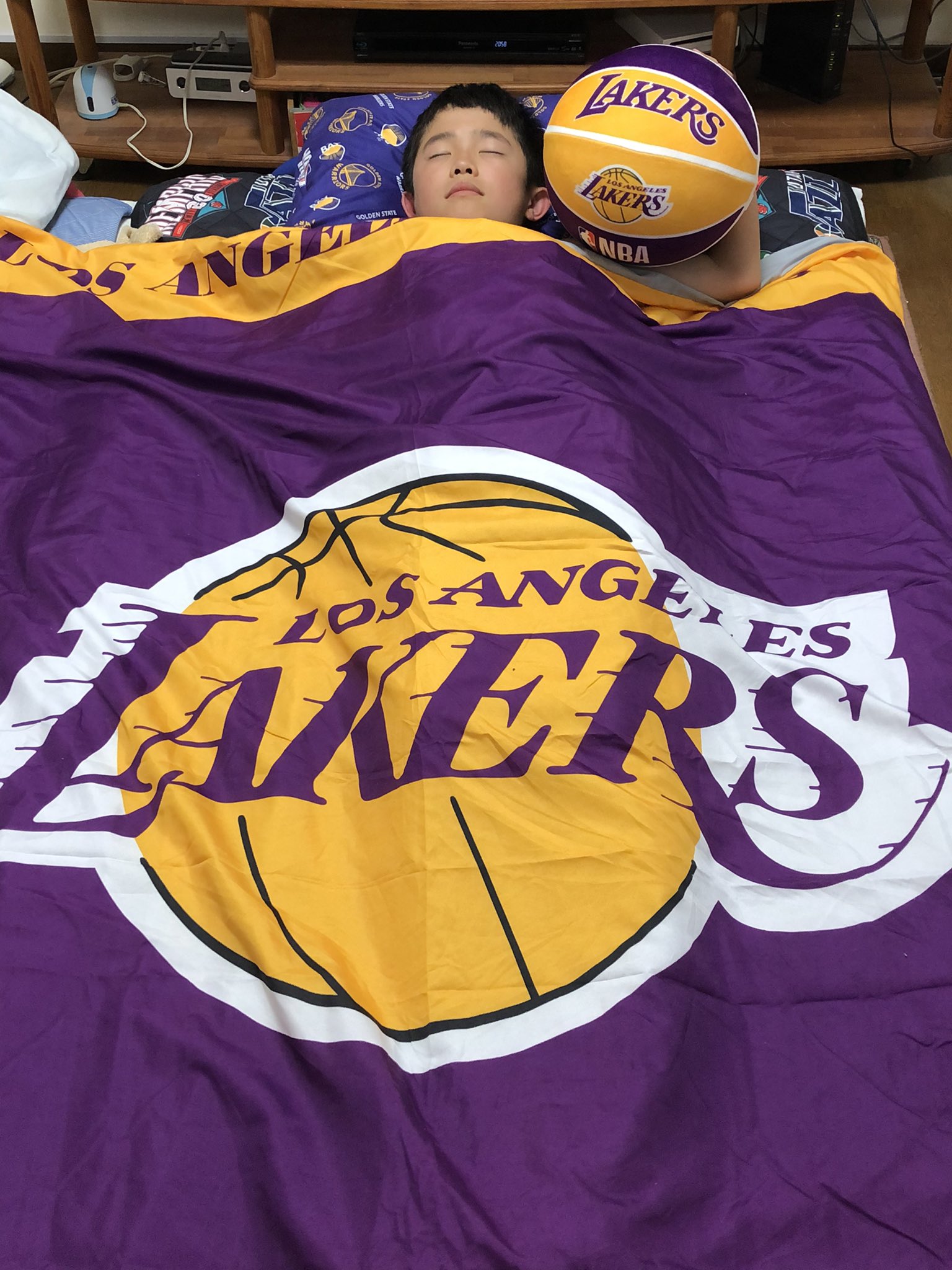 バスケットマン総一 In 福岡県 V Twitter しまむらとnbaコラボ 布団セット 届きました 枕カバーは ウォリアーズ 敷きパッドはnba全チーム 掛布カバーとボールクッションは レイカーズ Nba選手になる夢をみるしかない まちがいない クリスポールと1対1しよ バスケットマン総一 In 福岡県 V Twitter しまむらとnbaコラボ 布団セット 届きました 枕カバーは ウォリアーズ 敷きパッドはnba全チーム 掛布カバーとボールクッションは レイカーズ Nba選手になる夢をみるしかない まちがいない クリスポールと1対1しよ