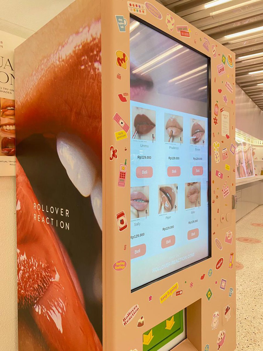 TGIAmHot's tweet photo. Guyss, kalian tau ga sih kalau @rollovereaction punya Vending Machine yg bisa dipake buat beli make up??
Lokasinya di Plaza Indonesia nih. Gemes banget 😭😭
#RollOnTheGo https://t.co/tkCMsfxSL2