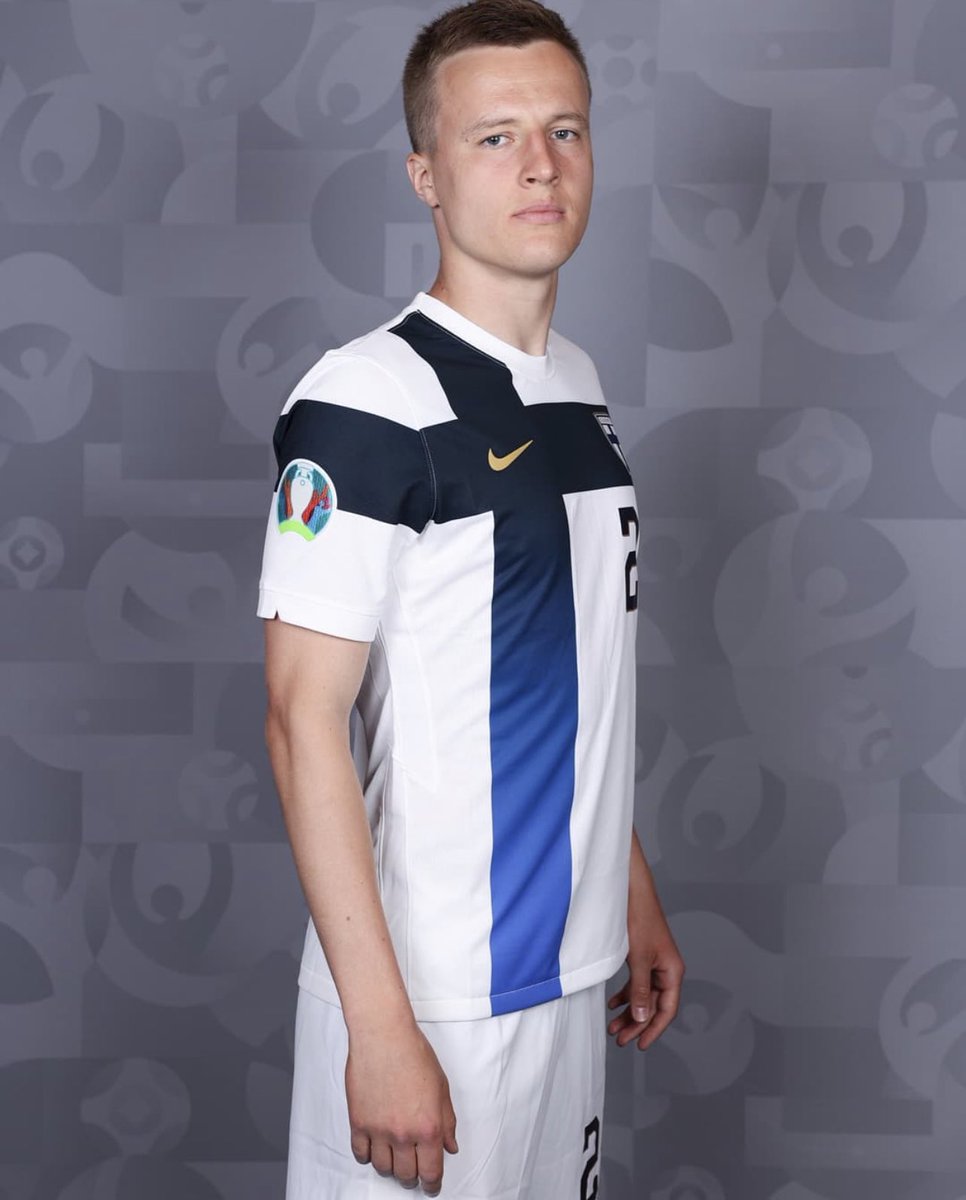 🚨🚨🗣 If <a href="/RobertIvanov88/">Robert Ivanov</a> debuts in #EURO2020 tomorrow, I will raffle a shirt number 25 from Finland 🇫🇮.It’s so beautiful 🤩Only 👉🏻 RT to participe🚨🚨. Si Roba debuta mañana en la #Eurocopa2020 sortearé una camisa de Finlandia con el 25. Es preciosa 🤩 participa RT.💪🏻#vamosamigo