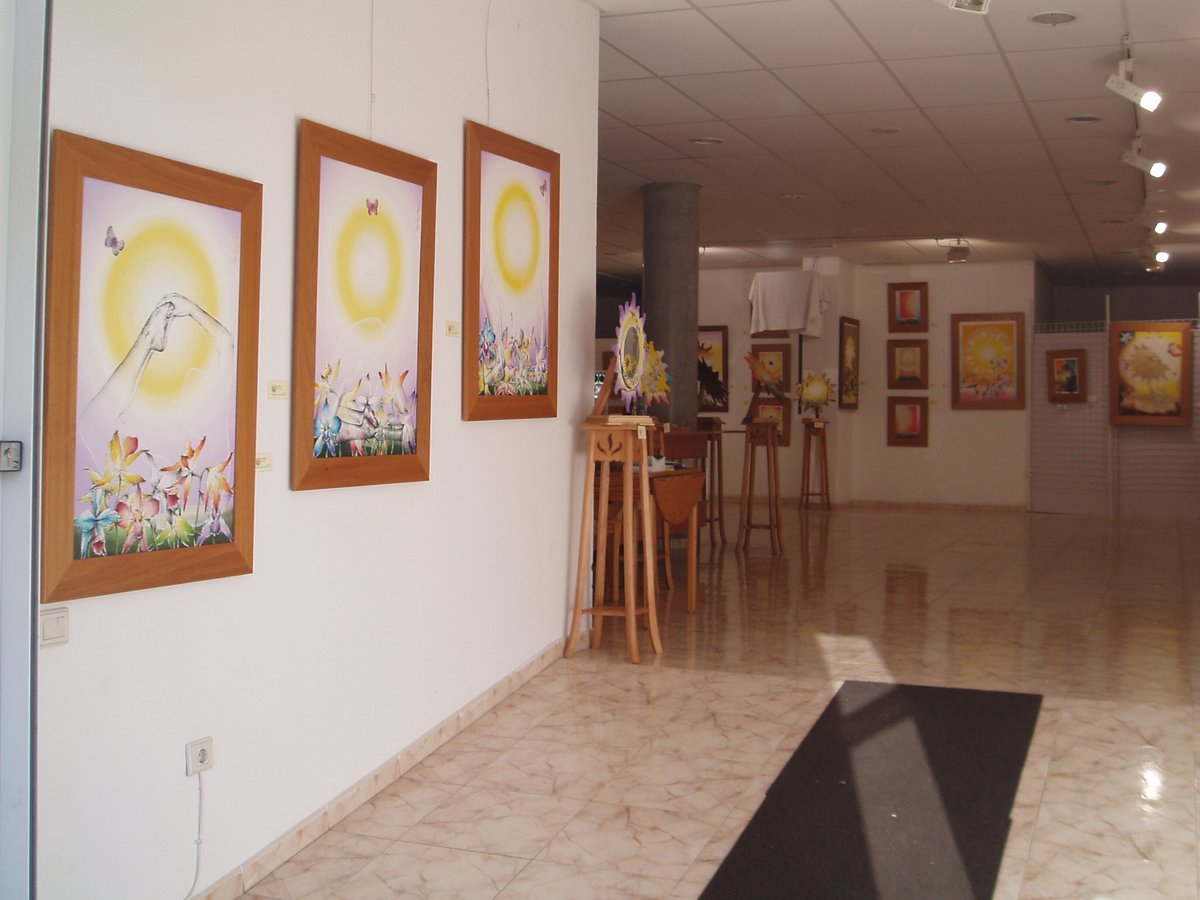 felipejuanarte's tweet photo. Buen día y tranquilo caminar por la semana.
Recuerdo hoy la exposición del proyecto #soluz, dedicado al #sol que tuvo lugar en abril de 2005 en la #GaleríaArteCanaria de Las Palmas.
@TierraAguaySol @canarias_eco @vivasoluzluz @ArteCanario_es https://t.co/ERwPXfOkWJ