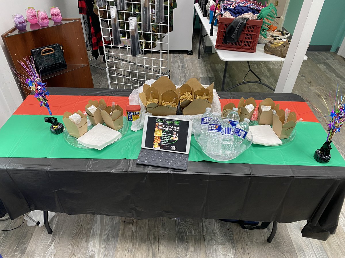 HelluvaHealer's tweet photo. Yesterday @OSSOVeganISH vended an event and sold out in an hour 🤩 😋 https://t.co/CheIwcNZD7