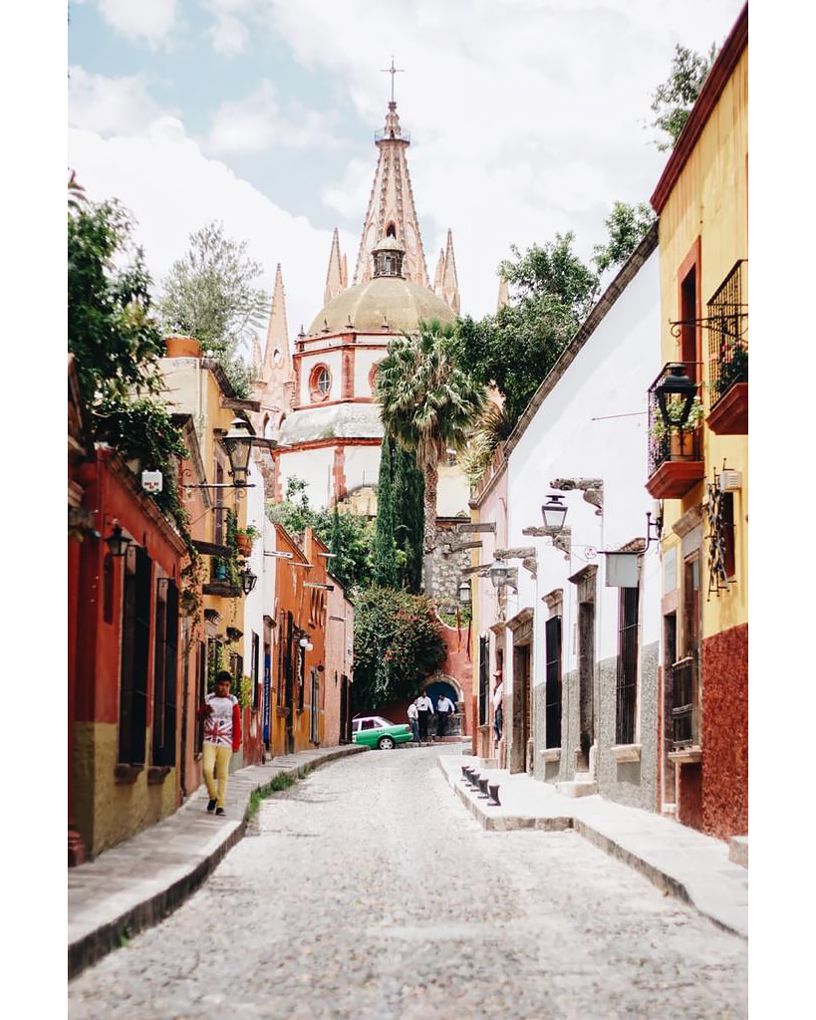 visual_standard's tweet photo. “He who would travel happily must travel light.”
-Antoine de St. Exupery
#VS #Travel #FindYourself #Adventure #Wanderlust #Explore #TheVisualStandard #street #cityscape #streetphotography #cityscapes #streetstyle #streetart #cityscapephotography #cityscapes_unlimited https://t.co/Ezs9BCmLHQ