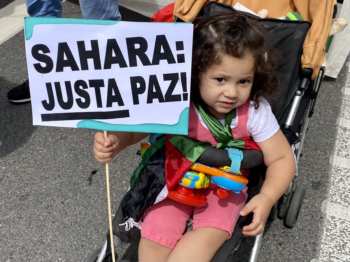 aapss's tweet photo. Algunos momentos de nuestra @marchasaharaui por las calles de Madrid… mucha gente y un grito común #SaharaLibre https://t.co/SP4qn7oXgx