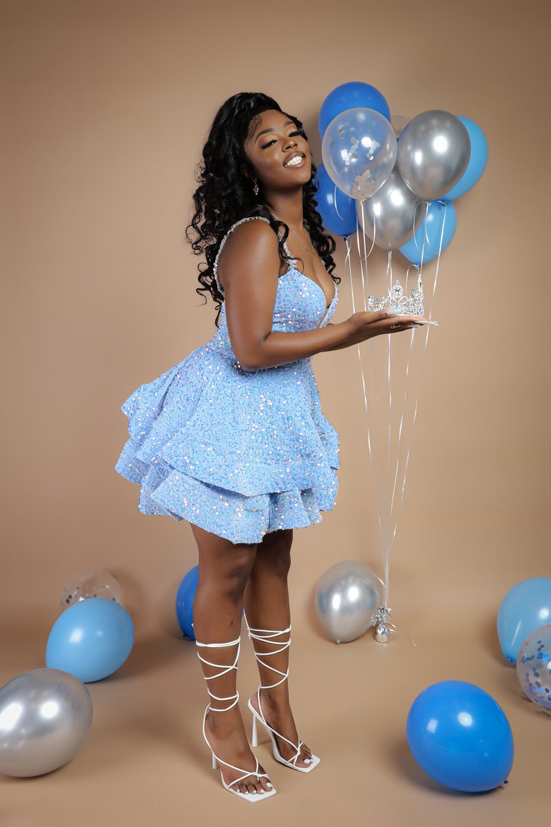 itsdede2's tweet photo. They see me lookin' pretty every time they scroll up 
🤩🔞🎂 https://t.co/vZ4kStShvP