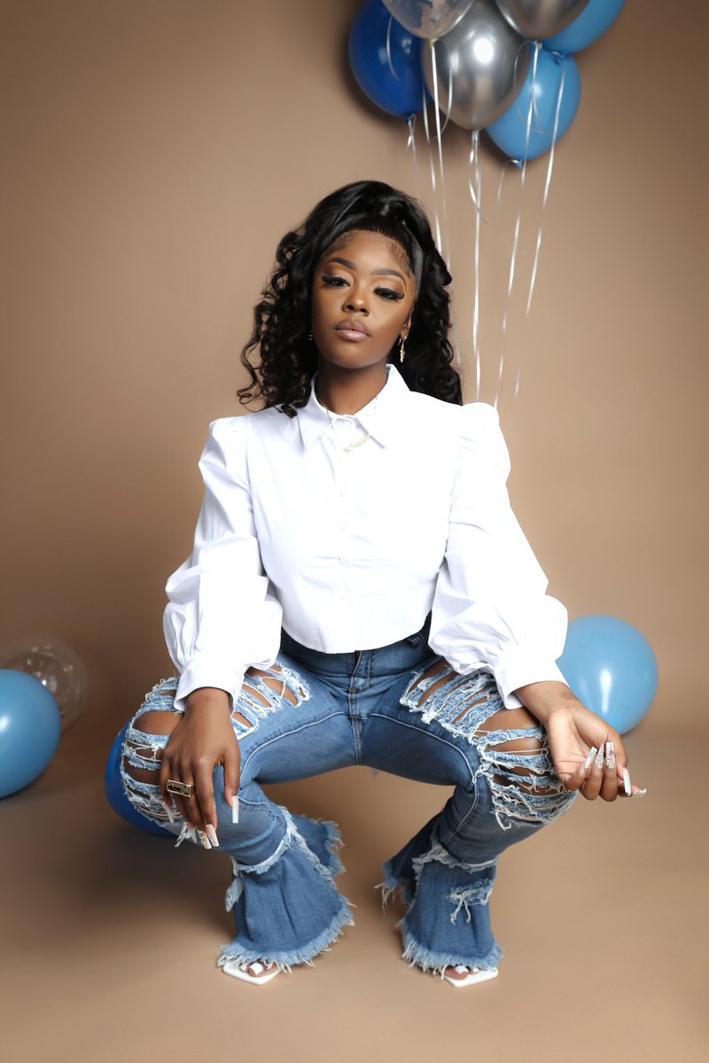 itsdede2's tweet photo. They see me lookin' pretty every time they scroll up 
🤩🔞🎂 https://t.co/vZ4kStShvP