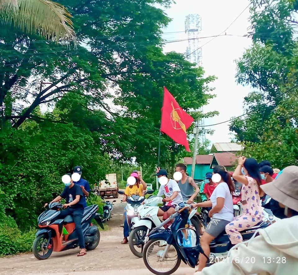 Eden_Of_K's tweet photo. Dawei's Coalition Forces marched to defy military rules. SAC terrorist forces came to crackdown while protesters were rallying but no one got abducted as they successfully dispersed. #WhatsHappeningInMyanmar #June20Coup https://t.co/wS0abZsmuQ