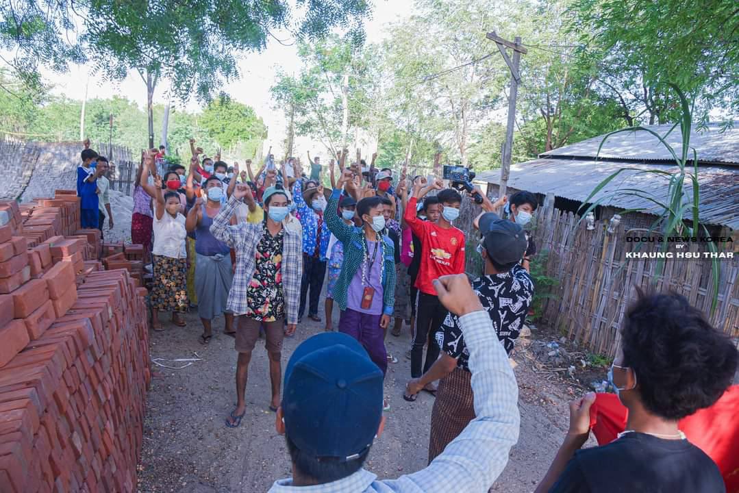 Eden_Of_K's tweet photo. To overthrow dictatorship, main strike and coalition strike rallied  together in Monywa on the evening of June 20.
#WhatsHappeningInMyanmar #June20Coup https://t.co/LcAcTyg2nd