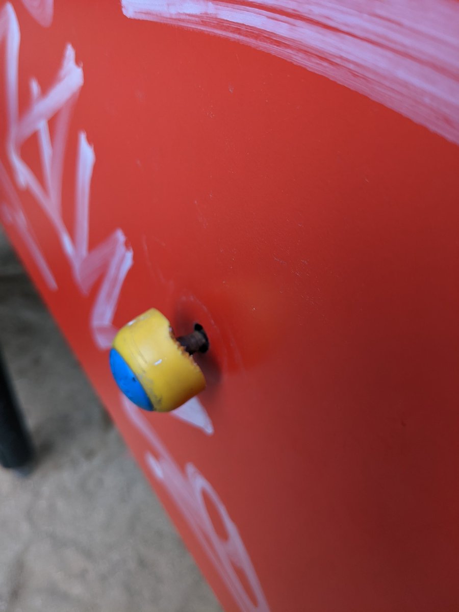 AlberJContreras's tweet photo. Hola @Lineamadrid 
En el parque infantil de Enrique Larreta esquina Agustín de Foxá, el  castillo está lleno de graffitis y los tornillos del puente o faltan (foto 2) o están a punto de salirse (foto 1 y 2)
Urge limpieza y arreglo.
Gracias
@JMDChamartin @MADRID @AlmeidaPP_ https://t.co/5hN7Fc8DmU
