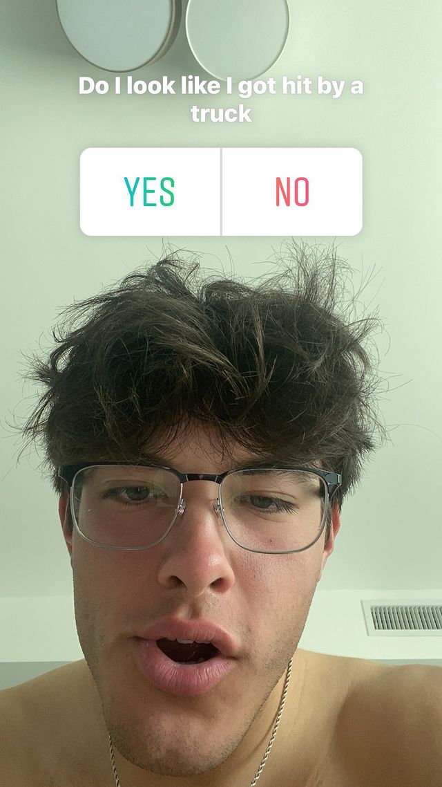 PortalGriffin's tweet photo. 📱| Griffin Johnson • via story

a carinha de derrota do grt https://t.co/HC72nOIQtY