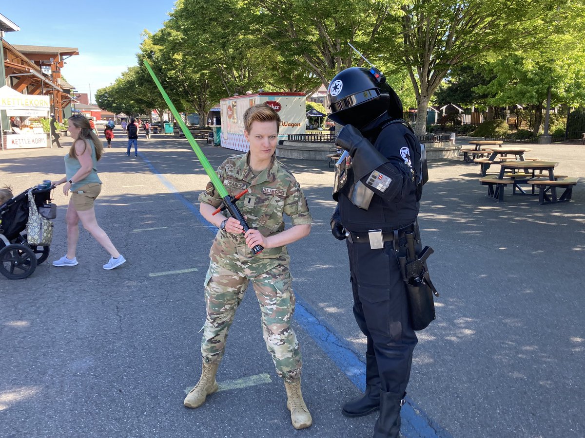 WANationalGuard's tweet photo. Our @WANationalGuard is out at the Puyallup  @WAStateFair grounds for the @wasummercon weekend. #summercon #wasummercon https://t.co/uvCswvtWtj