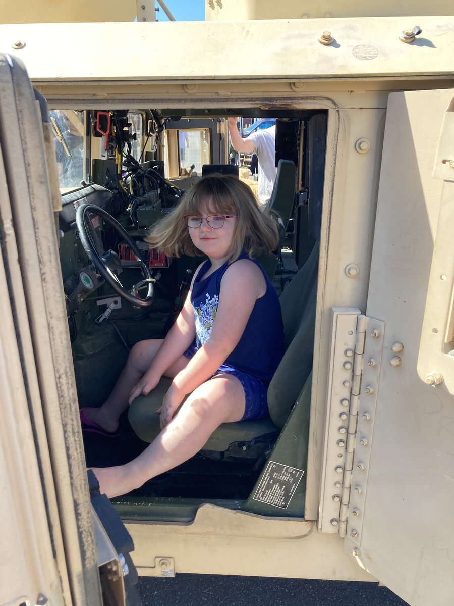 WANationalGuard's tweet photo. Our @WANationalGuard is out at the Puyallup  @WAStateFair grounds for the @wasummercon weekend. #summercon #wasummercon https://t.co/uvCswvtWtj