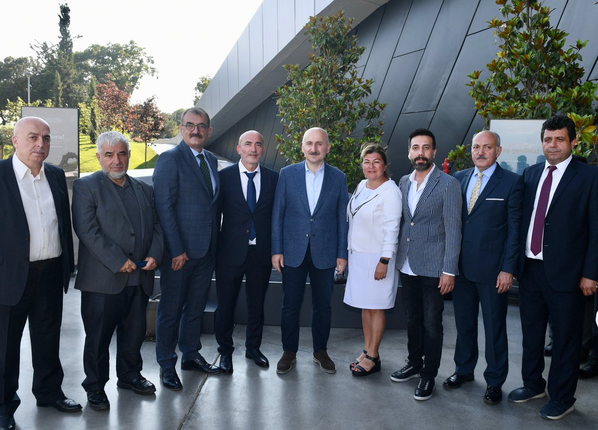 akaraismailoglu's tweet photo. Yayıncılık kalitesini en üst seviyeye taşıyan #ÇamlıcaKulesi’nde, programlarıyla her gün ülkemizin ve dünyanın dört bir köşesine ulaşan seslerin sahibi değerli 🎙radyocu dostlarımızla bir araya geldik. 💫 https://t.co/GZiHK66CU6