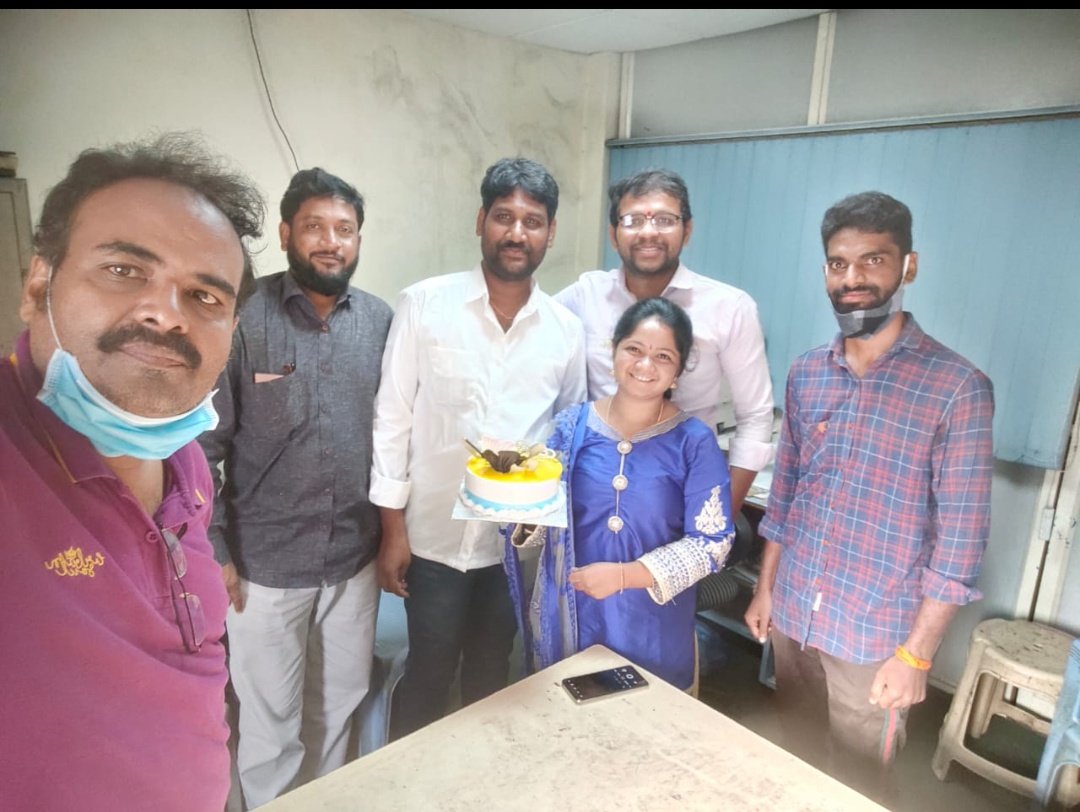 jsrfoundations's tweet photo. *Janasenani Social Responsibility Foundation General Secretary* కాసర్ల వెంకటేశ్వర్ రావు గారికి పుట్టినరోజు శుభాకాంక్షలు.💐
ప్రజల్లోకి వెళ్లడానికి మరియు ప్రజలకు సహాయం చేయడానికి తనదైన శైలిలో ఎప్పుడు ముందుంటారు వెంకటేశ్వర్ అన్న.
@PawanKalyan
@shravani_akula
@RV_Raghuvamshi https://t.co/5lXFaAd2Tw