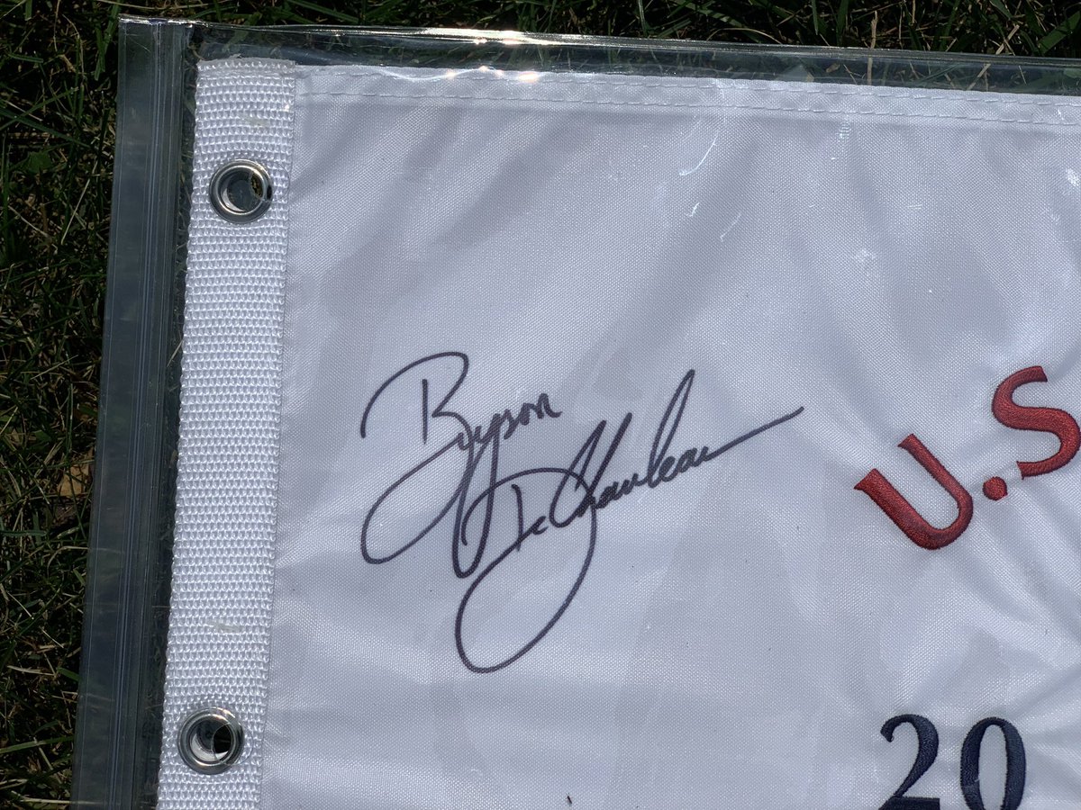 PGAPappas's tweet image. 🚨 PGAPappas US Open / Father’s Day GIVEAWAY 5 🚨 

🔥 Bryson DeChambeau Signed 2020 #USOpen  Winged Foot Pin Flag 👀 …and a dozen New Bridgestone Golf e12 Contact balls. 👍

To enter: 
✅ Retweet
✅ Follow @PGAPappas and @bridgestonegolf