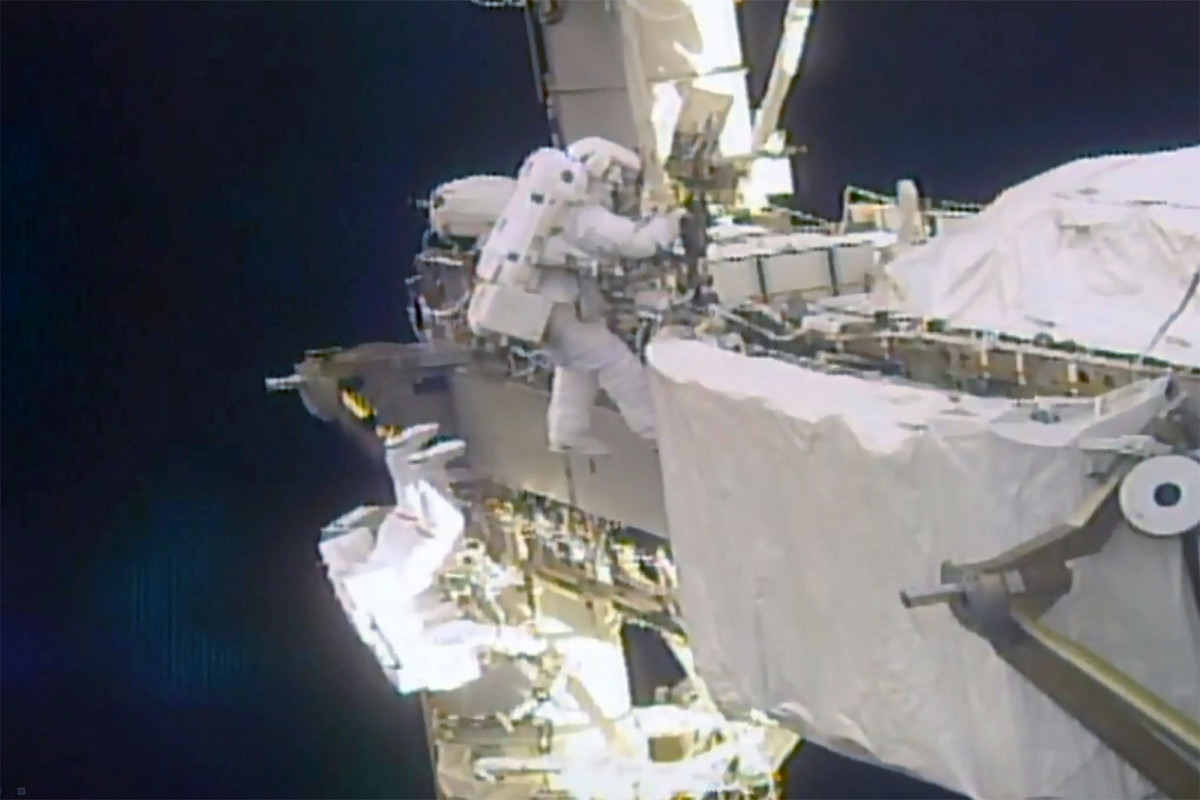 nypost's tweet photo. Astronauts install high-tech solar panels on ISS on daring spacewalk https://t.co/WbtT4wT5Wv https://t.co/pQfoZaKEYr