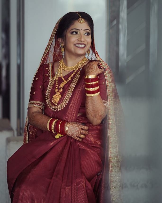 GangulyRinky's tweet photo. Gorgeous she is inside and out 

#kutzzbrides #kutzz #kutzzbride #kutzzdurg #bhilai #durg #bhilaidurg #durgbhilai #makeup #brideinred #red #indianbrides #indianbridalmakeup #bridemakeup #bridestyle #makeupideas #makeupartistsworldwide #makeuplook #makeupcourses #makeuptransition https://t.co/xP7ZaLm9KD