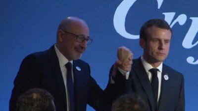 Youssef_Hindi's tweet image. 1/ Sur cette photo #QUI fait lever la patte au président de la République française @EmmanuelMacron ?

Le pape ?
Le grand mufti de Jérusalem ?
Le président CRIF (Conseil représentatif des organisations JUIVES de France) ?

#Delawarde