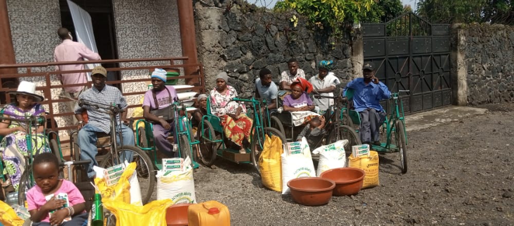 eefint's tweet photo. Suite à l’éruption volcanique du Nyiragongo survenue à Goma le samedi 22 mai dernier, nous avons apporté financier et en vivre à la population sinistrée de Goma, ce lundi 14 juin 2021. https://t.co/DdRUUc5Qtp