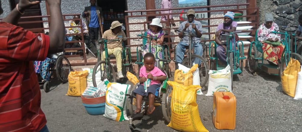 eefint's tweet photo. Suite à l’éruption volcanique du Nyiragongo survenue à Goma le samedi 22 mai dernier, nous avons apporté financier et en vivre à la population sinistrée de Goma, ce lundi 14 juin 2021. https://t.co/DdRUUc5Qtp