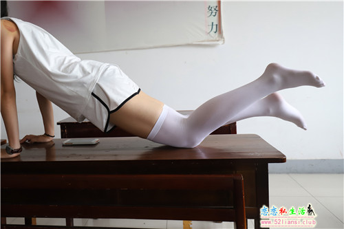 luokaixu's tweet photo. #人妻 #淫妻  #丝袜 #露出 #野外 #绿帽 #熟女 #女m #女白领 #OL #超短裙 #高叉���衣 #肥臀 #黑丝 #夫妻 #肉丝 #美足 #丝袜脚 #足控 https://t.co/07xkQ6ICxy