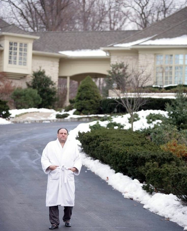 sene-i devriyesinde saygıyla anarken, bu muhteşem kombini hayatımıza kattığı için ayrıca minnettarız. #jamesgandolfini