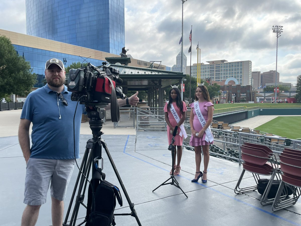 Tune in right now to <a href="/WTHRcom/">WTHR.com</a> to see our new <a href="/MissAmericaIN/">Miss Indiana</a> Braxton and @MAOTeenIN Kate!!