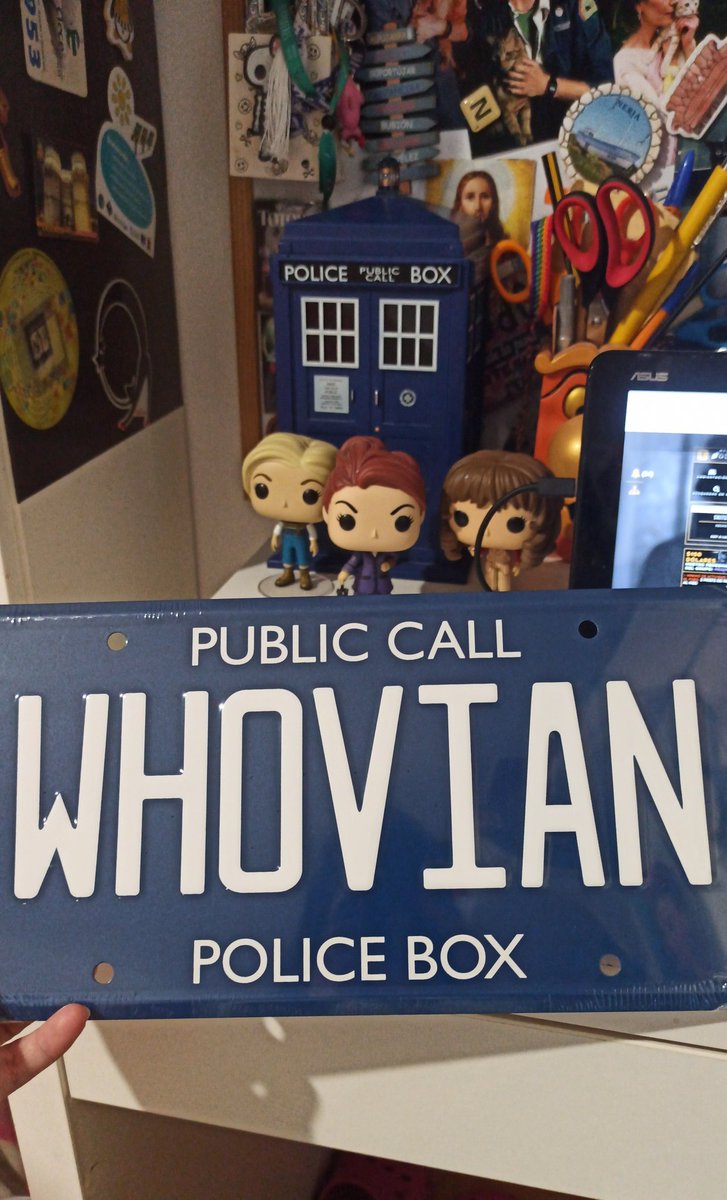 La pondría en mi coche pero no tengo jajaj para mí habitación  #DoctorWho #Whovian