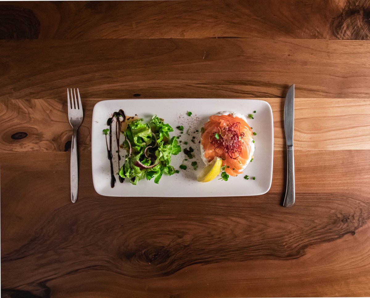 jcechateauroux's tweet photo. 🍽 A table ! 
. 
Ce mois-ci notre livre Cuis’in Châteauroux met à l’honneur le restaurant Le Petit Barbu situé 20 rue du Marché à Châteauroux. 👨🏻‍🍳
. 
Nous pouvons retrouver nos restaurateurs en terrasse ou à l’intérieur et bientôt sans couvre feu. 🤩 https://t.co/OO0TeO8yIO