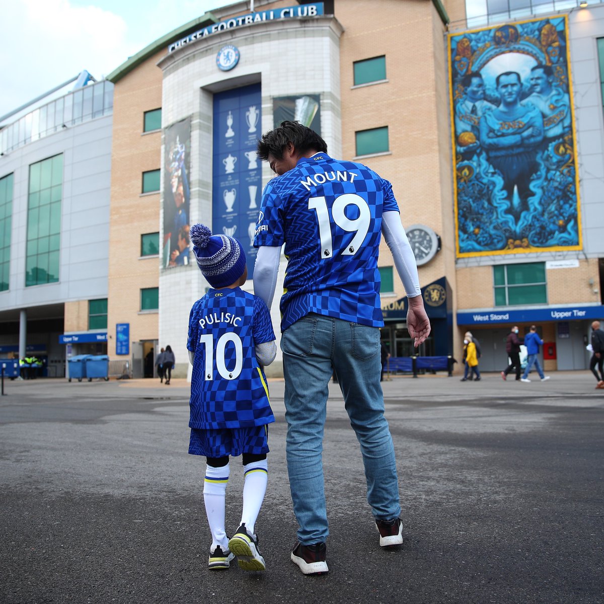 ChelseaFC's tweet photo. Wishing a Happy #FathersDay to those celebrating today. 

💙 https://t.co/1iRShX7HeO