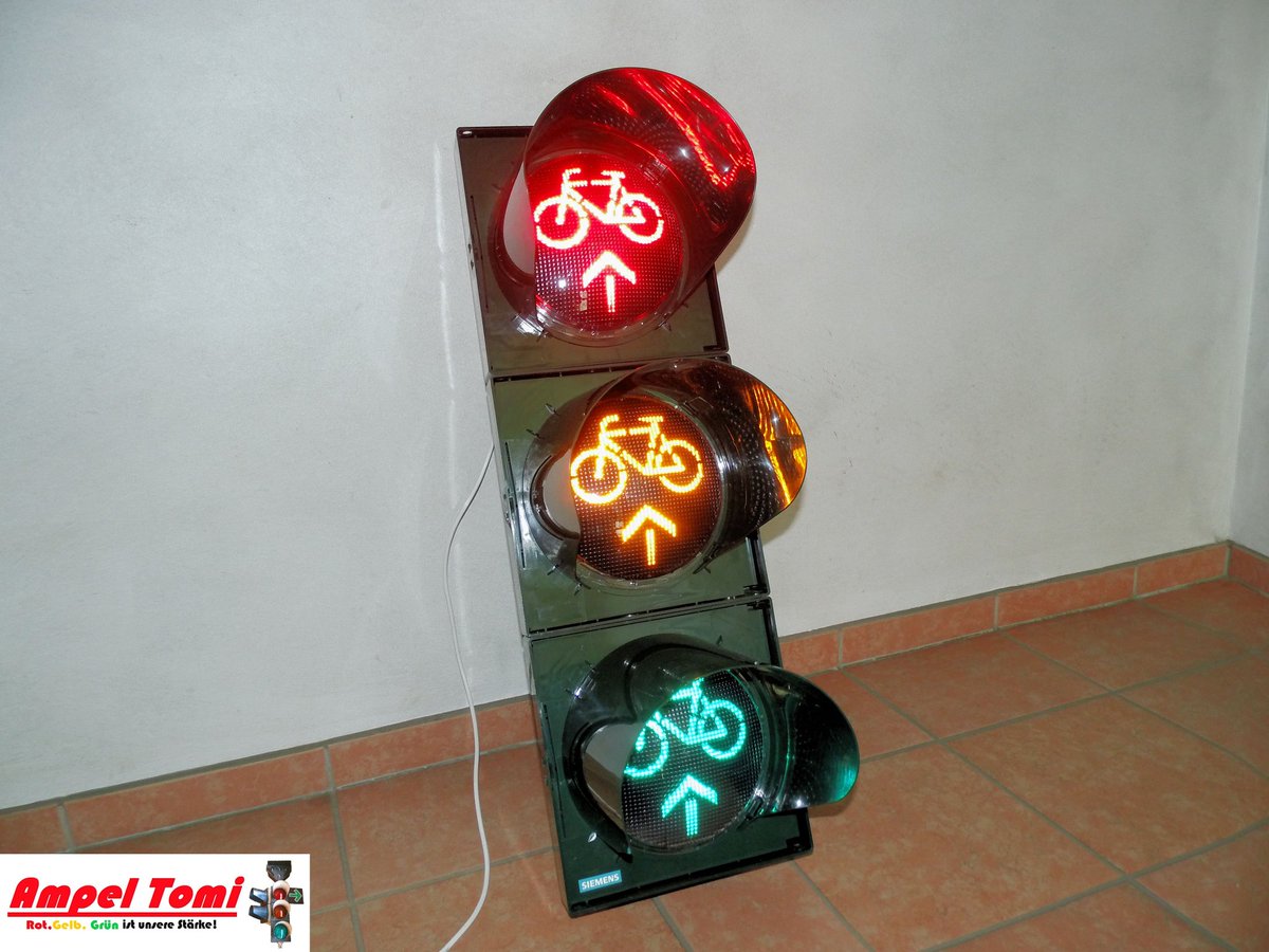 AmpelTomiDe's tweet photo. Siemens Ecolight Fahrradsignal mit Silux2, 1W-Technologie
Alle Informationen auf https://t.co/pmocAdqsrT 🚦
#ampel #ampelanlage #verkehrsampel #lichtsignalanlage #trafficlight #verkeerslicht #stoplicht #signalgeber #lsa #siemens #siemensmobility #ecolight #silux #silux2 #1w https://t.co/7tGWipod9g