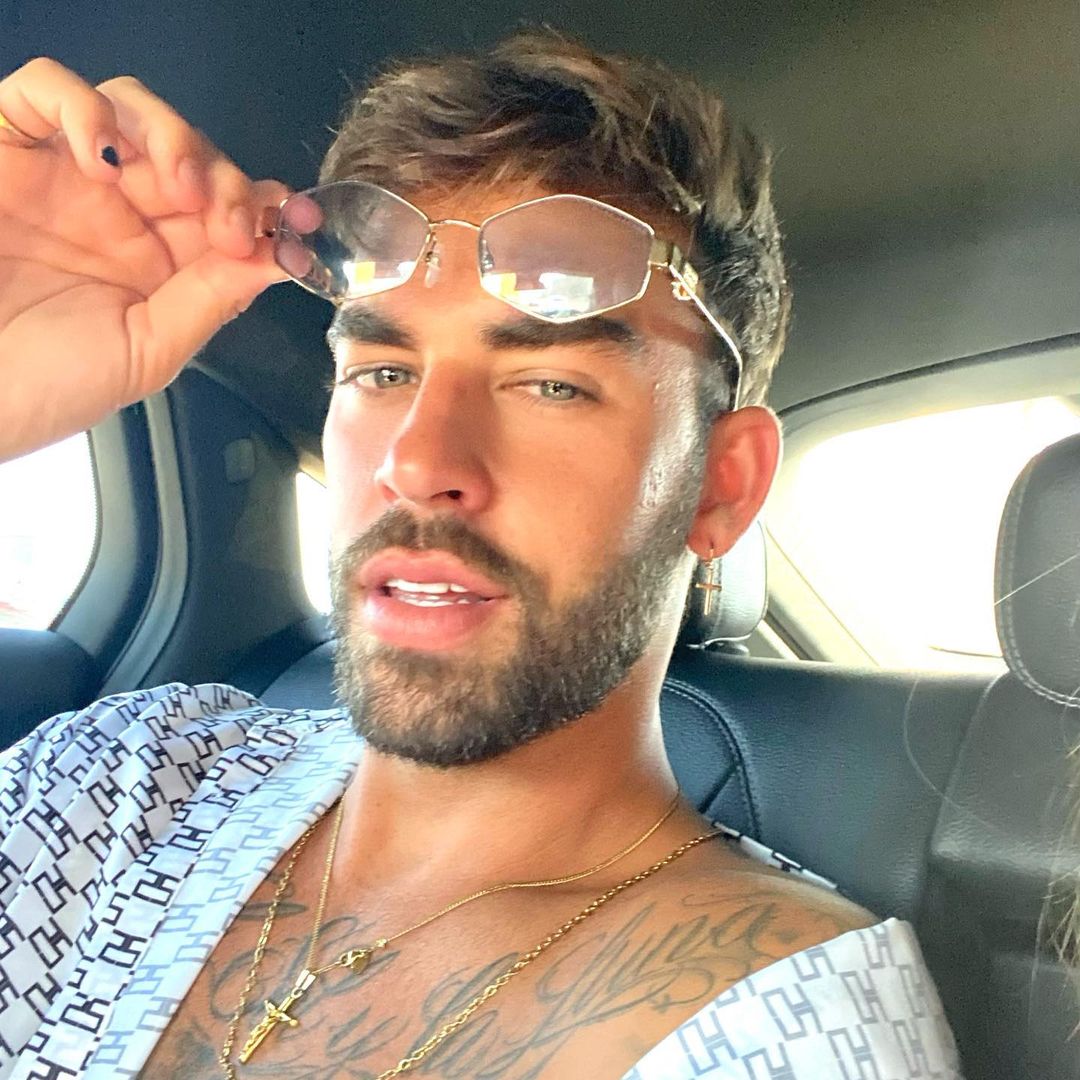 JesusPalacious's tweet image. You know what it is when I get those cat eyes 👀🤓