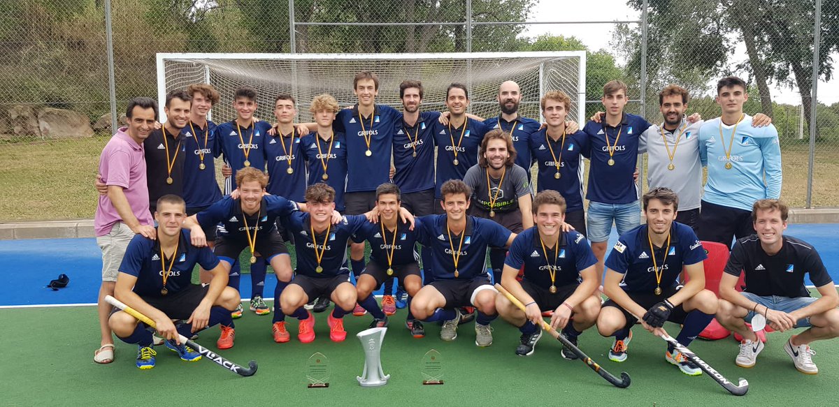 hockeyjunior's tweet photo. 🔵⚫️ El Primera Masculí CAMPIÓ D’ESPANYA!!! 🏆 Enhorabona nois, espectacular temporada! 👏👏👏 #bategablauinegre https://t.co/7MVxFqIhmu