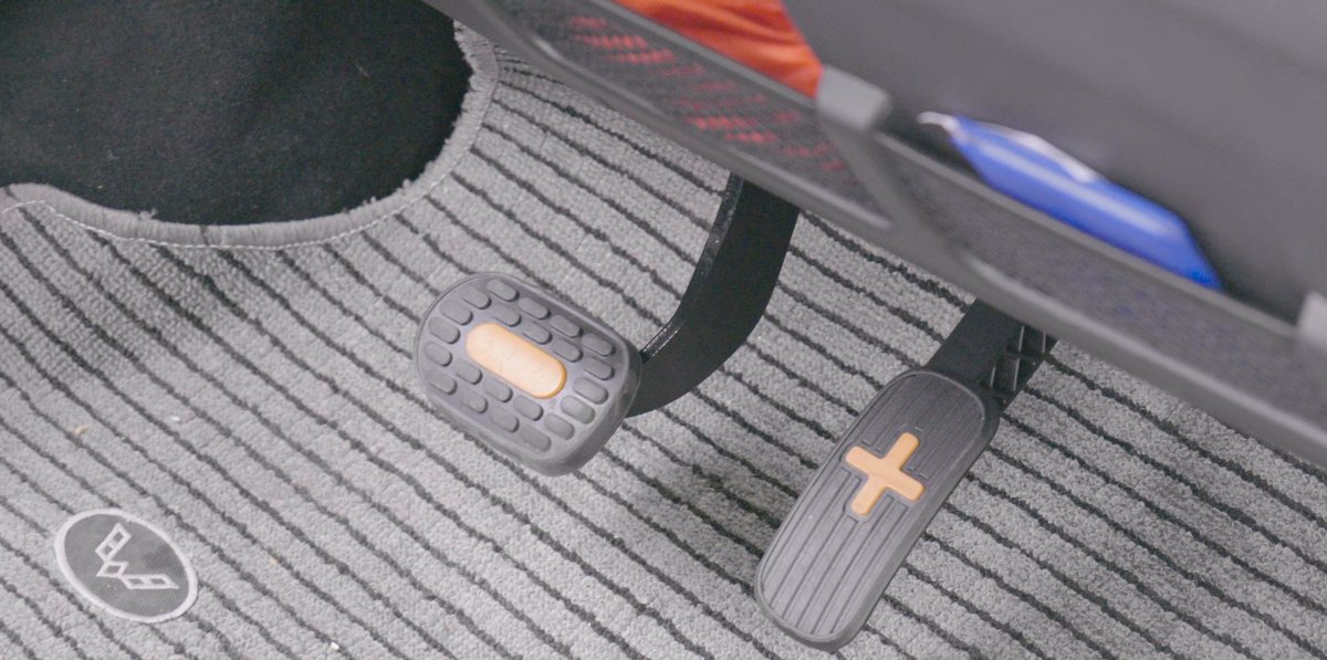 EVUKexpert's tweet image. The tech is basic, it has a handbrake and even an Old School key. There are no frills, but for a city electric car, do you need much more?

Full review of the @WulingMotorsID Mini EV:
buff.ly/3q4YBdg

 #GMWuling #WulingMiniEV #WulingHongguangMiniEV